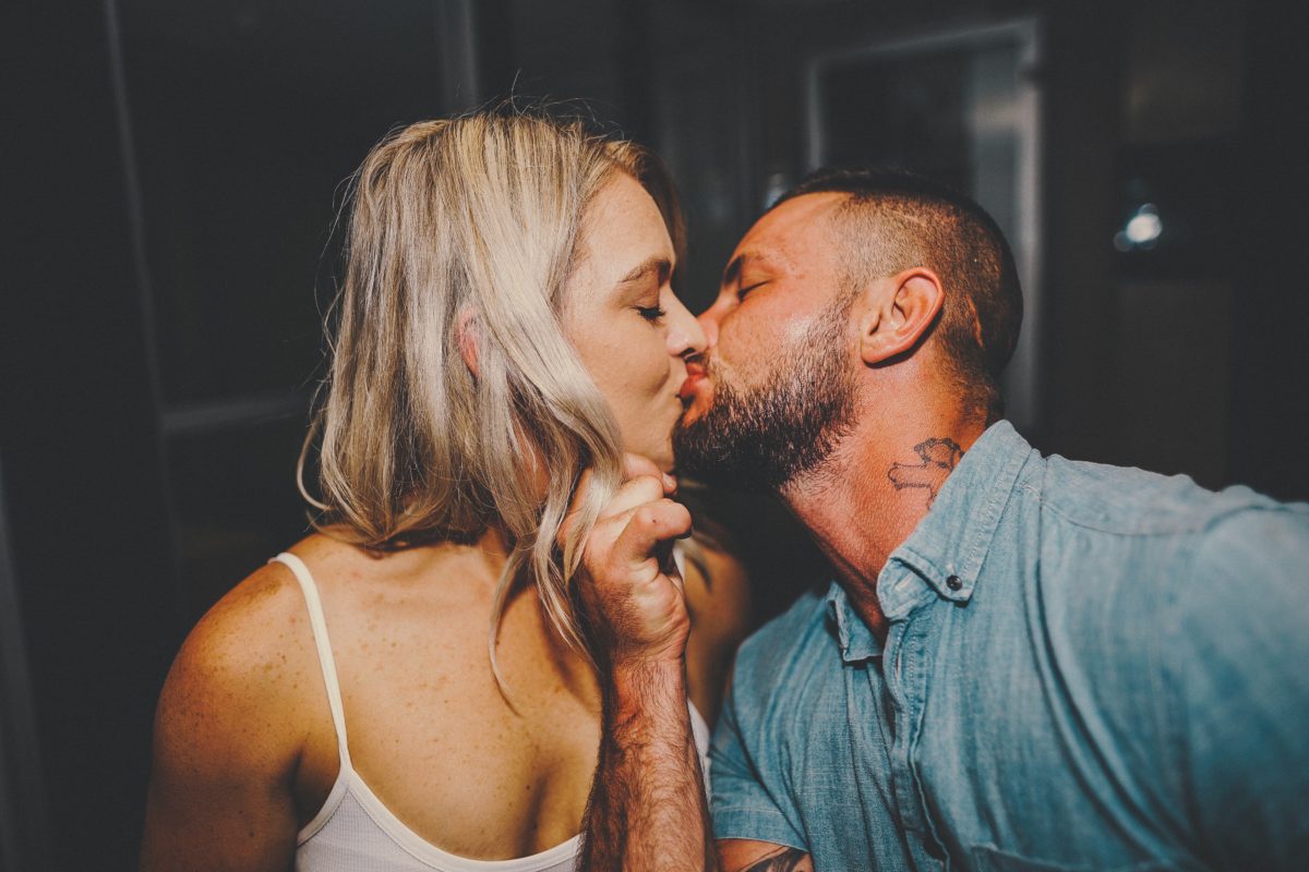 kiss