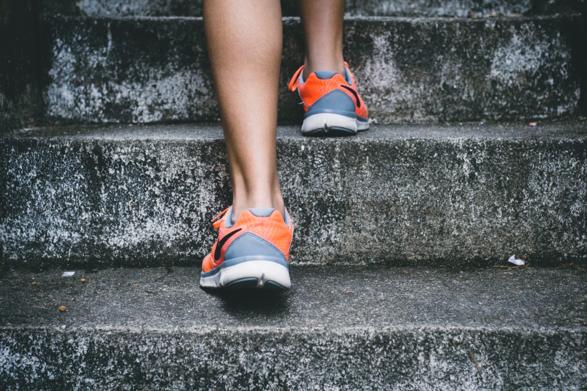Běh verus chůze: Co je zdravější a po čem rychleji zhubnete?